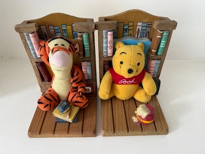 Juego de extremos de libro de madera vintage de Disney - Winnie the Pooh & Tigger/Book End Buddies Foto 1 de 4