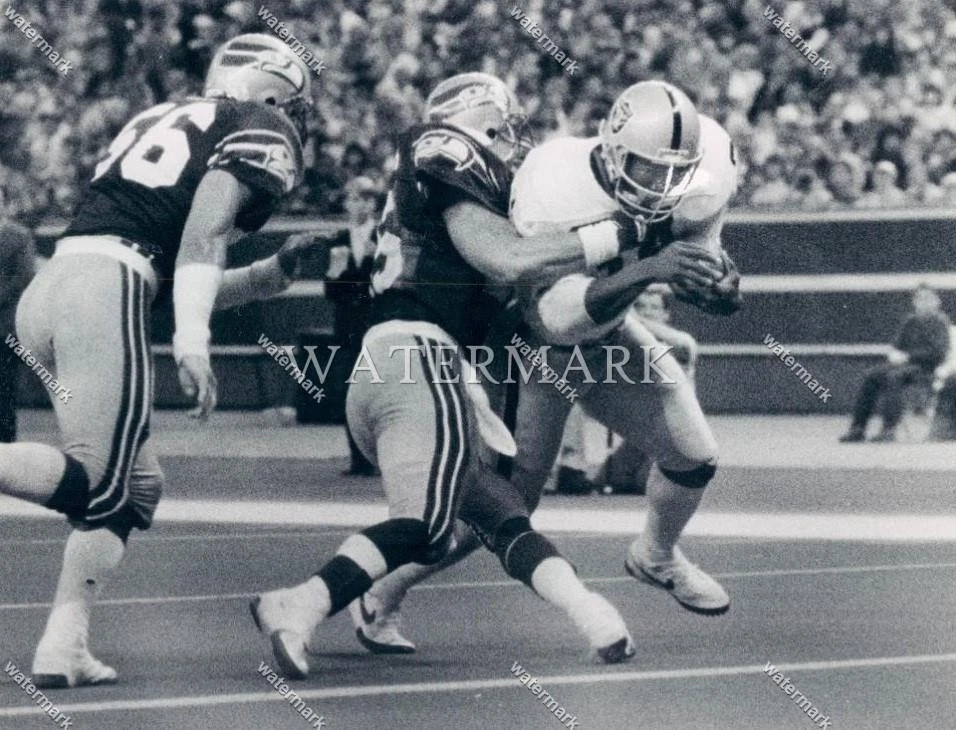 EN482 Bo Jackson - Brian Bosworth Raiders Seahawks 8x10 11x14 16x24 24x36 Photo