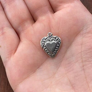 Vintage 925 Sterling Silver Victorian Repousse Puffy Heart Bracelet Charm - Picture 1 of 4