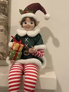 Muñeca posable de 30" de Rachel Zoe con estante de Navidad Elfo Sitter - Imagen 1 de 4