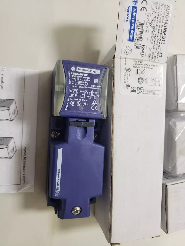 1PC New Telemecanique XS7C4A1MPG13 Sensor Proximity Switch - Image 1 of 1