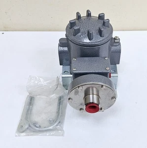 SOR 12B3-E5-M4-C2A-PKWVTTC4C8 Pressure Switch 50-830 MBAR - Picture 1 of 16