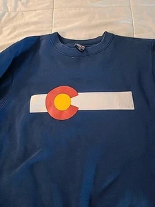 Outfitter Trading Co. Herren mittelblau Colorado Flagge Design Pullover Sweatshirt - Bild 1 von 5
