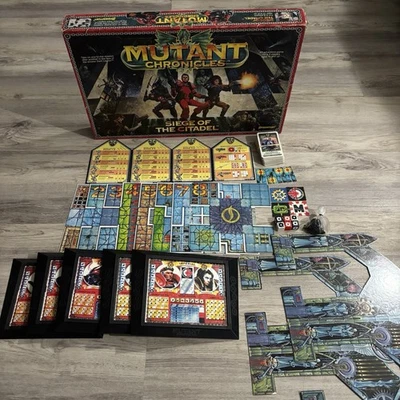 Mutant Chronicles Siege of the Citadel 1993 juego de mesa incompleto Foto 1 de 4