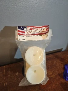 Vintage Team Associated 7842 Front Dish Truck Wheel RC10T White 7842 - Picture 1 of 2