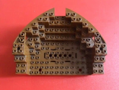 LEGO COQUE BATEAU PIRATE MARRON AVEC PROUE 12 x 16 x 5  SET 6285 , 6274 - Photo 1/2