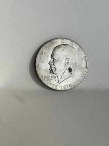 1776-1976 Eisenhower Bicentennial Dollar Philadelphia (No Mint Mark) -Circulated - Picture 1 of 3