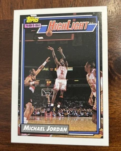 1992-93 Topps MICHAEL JORDAN #3 🔥 Highlight “Mike Lights It Up” Chicago Bulls - Picture 1 of 3