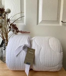 BRAND NEW NEXT White Textured 100% Cotton Quilted Daisy Throw 120cm x 150cm - Picture 1 of 3
