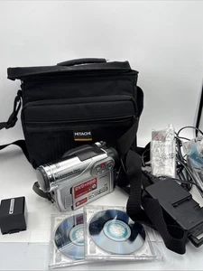 HITACHI HYBRID DVD HDD CAMCORDER CON Borsa, Caricatore, Tutti gli Accessori! FUNZIONANTE - Foto 1 di 11