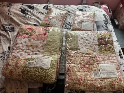 ¡NUEVO! Juego de 2 edredones gemelos y juego de 2 fundas, rosa y verde Foto 1 de 4