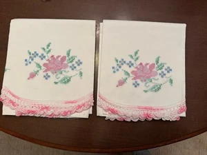 2 Vtg Hand Embroidered Pillowcase Flower’s & Variegated Crocheted Cotton Trim - Picture 1 of 9