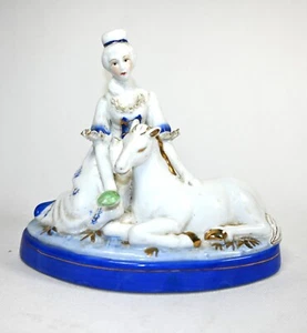 Estatua de porcelana vintage de 1970: mujer victoriana alimentando caballo - Zhongguo Zhi Zao - Imagen 1 de 10