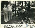 1987 Press Photo Robert And Lilie Sterrett And Their Flooded Property