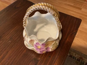 Antico cesto Rudolstadt RW Germania porcellana manico floreale con oro dorato - Foto 1 di 5