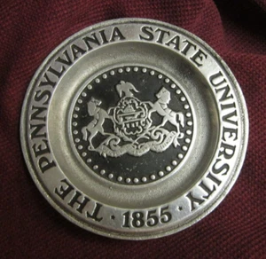 Placa de peltre York Metalcrafters la Universidad Estatal de Pensilvania 1855 - Imagen 1 de 2