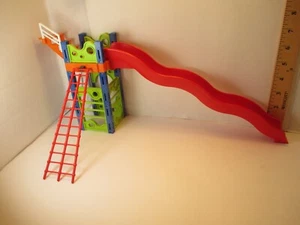 ESTRUCTURA DE ESCALADA EXTERIOR PLAYMOBIL CON ESCALERA DE CUERDA ROJA + DESLIZAMIENTO ROJO LARGO - Imagen 1 de 8