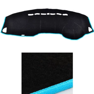 Cubierta negra para tapete de tablero con tira azul cielo para Mitsubishi ASX RHD 2019 MY20 2020 - Imagen 1 de 6