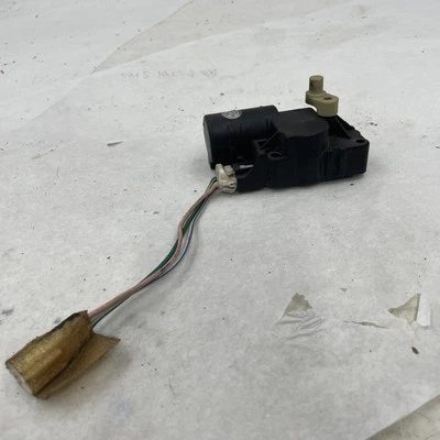 1993 Nissan Pathfinder AC Heater Blender Flap Control - Image 1 of 4