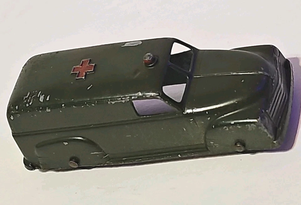 Coche de juguete de metal ambulancia del ejército Chevy Tootsietoy 1950 de colección con ruedas en contacto de colección Foto 1 de 4