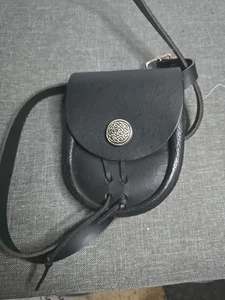 Sac à bandoulière en cuir style celtique - Photo 1/8