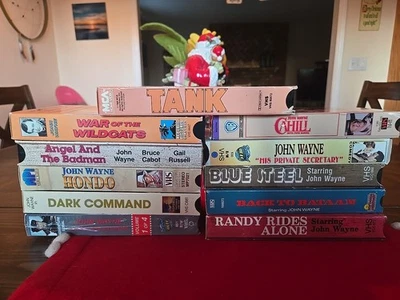 John Wayne - 11 VHS Lot Classic Cowboy Blue Steel, Hondo, Dark Command, Bataan - Imagem 1 de 4