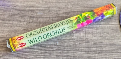 Palitos de incienso Hem Wild Orchids tubo hexagonal (20 palos) Foto 1 de 4