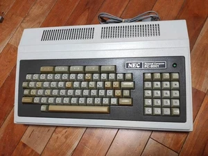 NEC PC-8001 Vintage Japoński 8-bitowy komputer z kablem rozszerzającym - Powers On, Beep - Zdjęcie 1 z 5