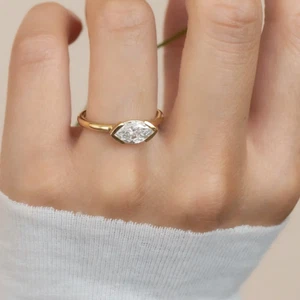 Anillo de boda de diamantes de oro IGI de corte marquesa de 1 quilate cultivado en laboratorio amarillo de 14 k - Imagen 1 de 14