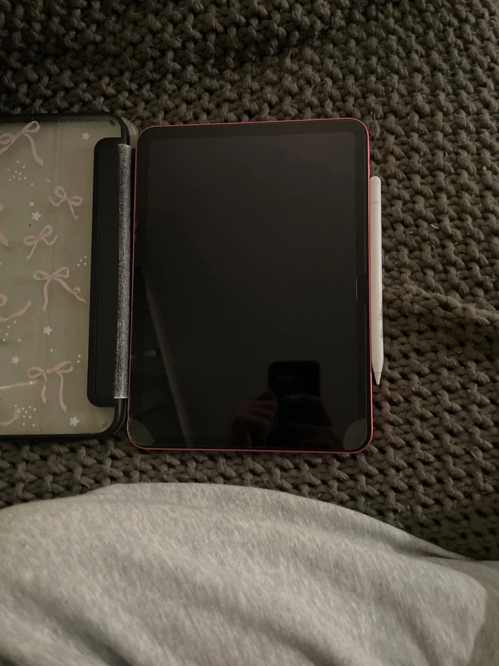 Apple iPad (10th Generation) A2696 64 GB, Wi-Fi, 10.9 in - Pink - Image 1 of 1