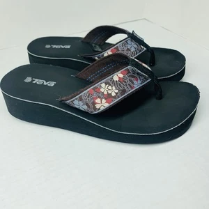 Sandali con zeppa Teva Mandalyn taglia 6 infradito floreale infradito casual comodi kimono - Foto 1 di 18