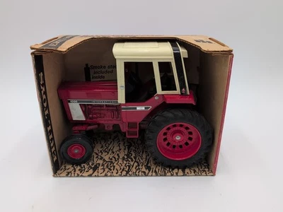 1/16 Ertl Farm Toy International 1086 Tractor Wide Front #3 - Image 1 of 4