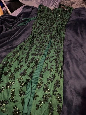 翡翠绿色长裙,尺寸小号正式礼服晚礼服,侧开衩舞会派对 — 第 1/4 张图片