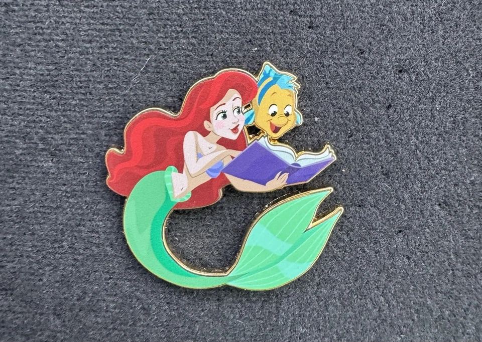 Prendedor DEC Disney D23 Expo 2024 Princesa Caja Misteriosa Ariel y Platija LE 400 Foto 1 de 1