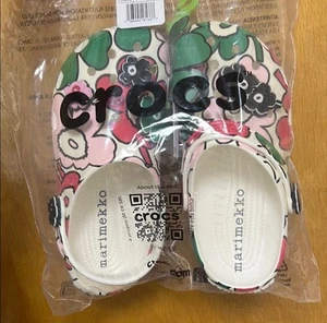 Crocs x Marimekko Classic Clog 211122 Größe 7 grün rosa Blumen Jibbitz NEU - Bild 1 von 3