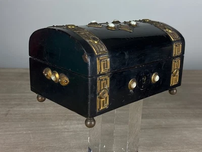 Ancienne petit coffret  boite  secret ébonisée  laque nacre inclusion Bombé 19e - Photo 1/4