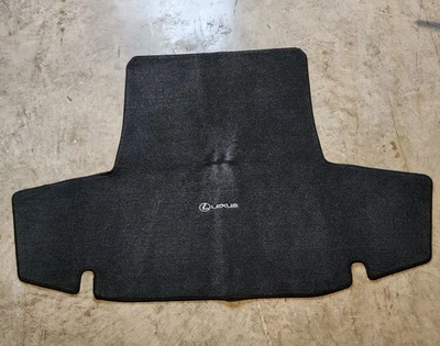 Alfombra trasera de carga/baúl negra OEM Lexus serie PT206-30064-02/GS 300 y 350  Foto 1 de 4