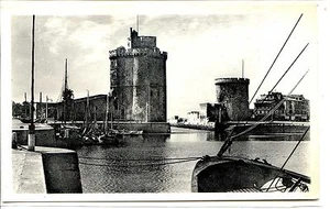 CP 17 CHARENTE-MARITIME - La Rochelle - Entrée du Port b - Picture 1 of 1