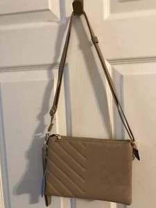 NEW-Chic Unlimited-Beige Classy-Gold Buckle Crossbody Handbag/Purse-Inner Sectio - Picture 1 of 11