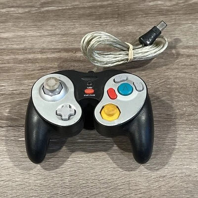 Intec - Nintendo GameCube - Wired Controller - Black/Silver - Image 1 of 2