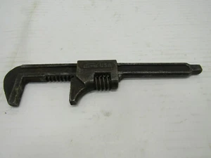 OLD VINTAGE FORD MONKEY PIPE WRENCH ADJUSTABLE TOOL HARDWARE MECHANIC 9" - Photo 1/4