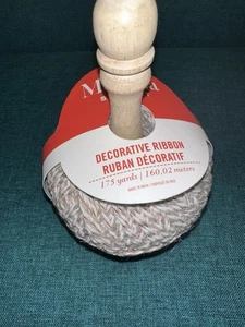 Cinta decorativa Martha Stewart en carrete de madera oro blanco 175yd NUEVA CON ETIQUETAS - Imagen 1 de 4