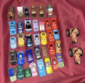 Disney's Pixar Cars lotto di 35 auto pressofuse personaggi assortiti - Foto 1 di 24
