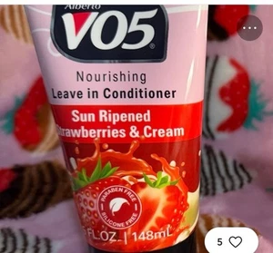 VO5 Nourishing Leave-In Conditioner Sun Ripened Strawberries & Cream 5 Oz - Picture 1 of 2