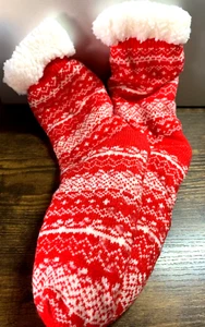 Acogedores calcetines antideslizantes Sherpa * Diseño de invierno rojo/blanco * Para mujer 9-11 * Nuevos con etiquetas - Imagen 1 de 5