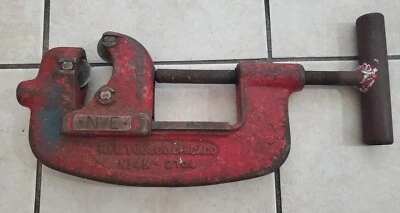 NYE TOOL CO. NO. 4N 2''-4'' HEAVY DUTY PIPE CUTTER CHICAGO VINTAGE - Image 1 of 4