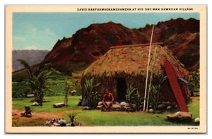 David Kaapuawaokamehameha in seinem hawaiianischen Dorf mit einem Mann - Bild 1 von 2
