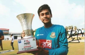 BANGLADESH* MEHEDI HASAN FIRMATO 6x4 TROFEO CELEBRAZIONE FOTO+COA - Foto 1 di 1