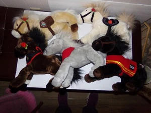 Lotto 6 cavalli peluche leggendari Wells Fargo da collezione - Foto 1 di 14