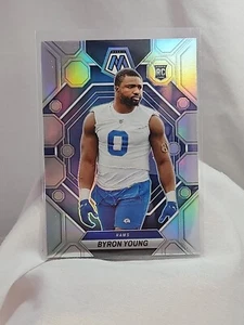 2023 Panini Mosaico BYRON JOVEN Novato Plata Holo LA Rams #291 RC SP - Imagen 1 de 2